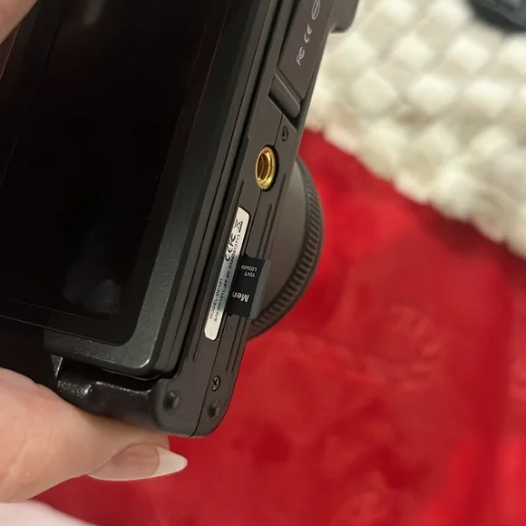 Digital Camera - Picture 8 of 8